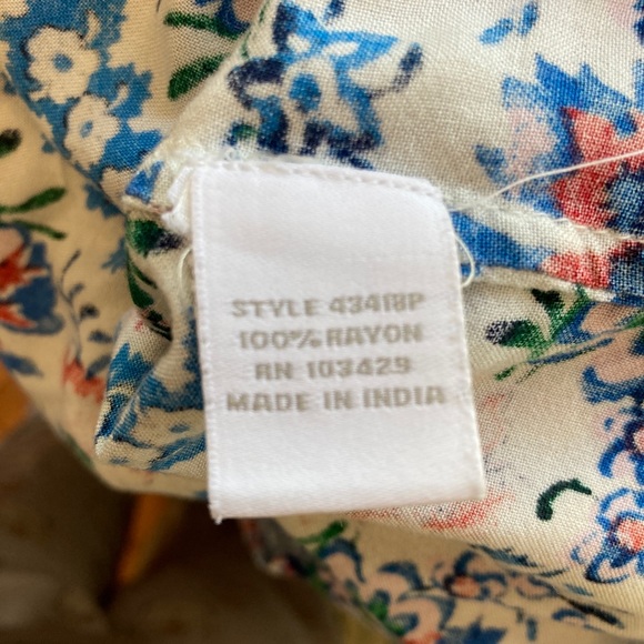 Intro blouse size medium - Picture 8 of 8